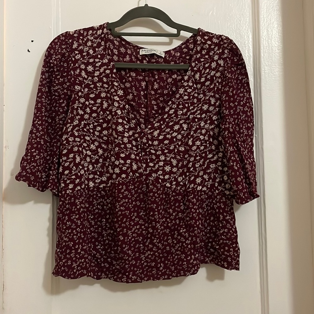 L blouse very cute Can be use with jeans